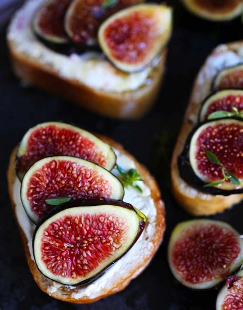 figs-and-goat-cheese-on-baguette-guss-cooks image