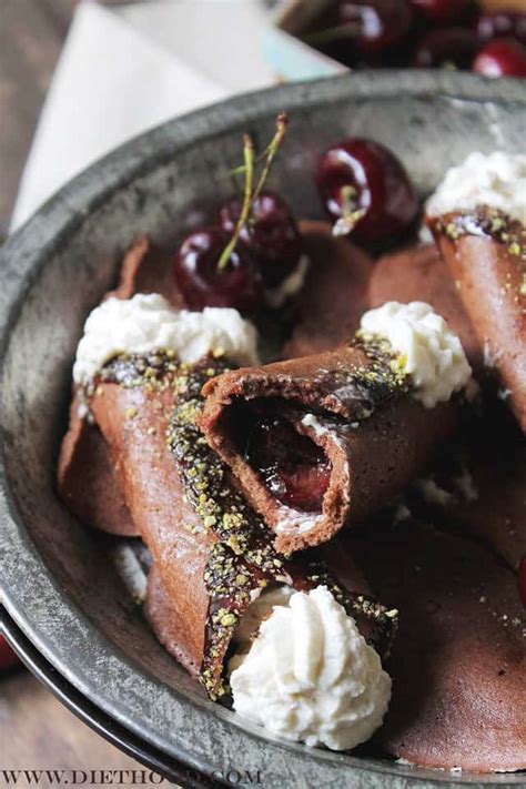 black-forest-cannoli-recipe-chocolate-cherry-cannoli image