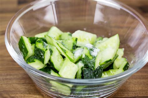 smashed-cucumber-salad-china-sichuan-food image