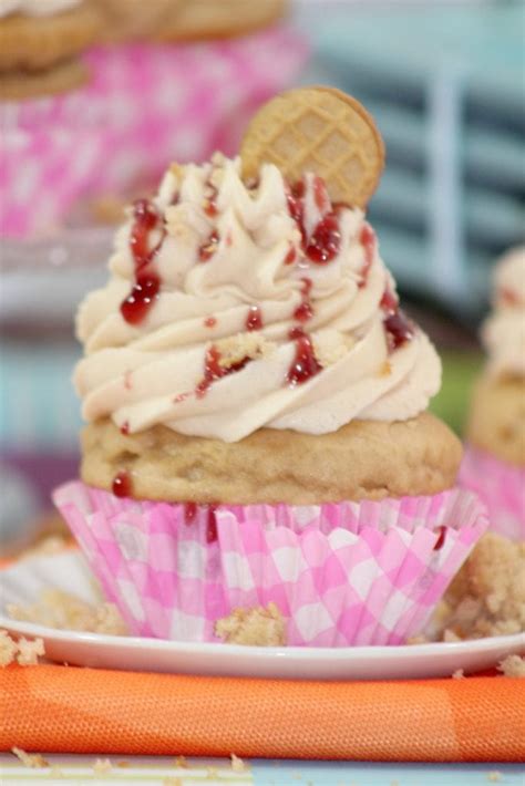 peanut-butter-and-jelly-cupcakes-food-fun-faraway image