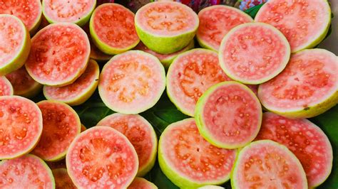 how-to-eat-guava-epicurious image
