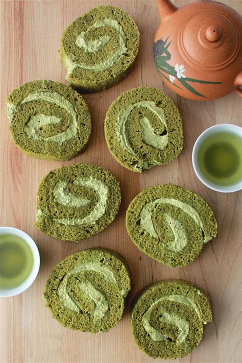 green-tea-cake-roll-thebestdessertrecipescom image