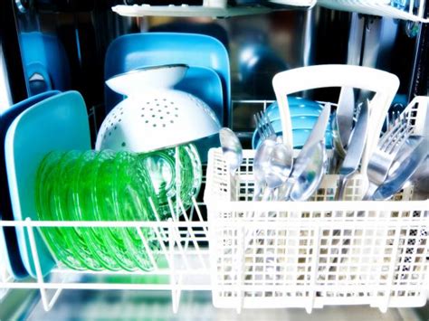 8-things-you-should-never-put-in-the-dishwasher image