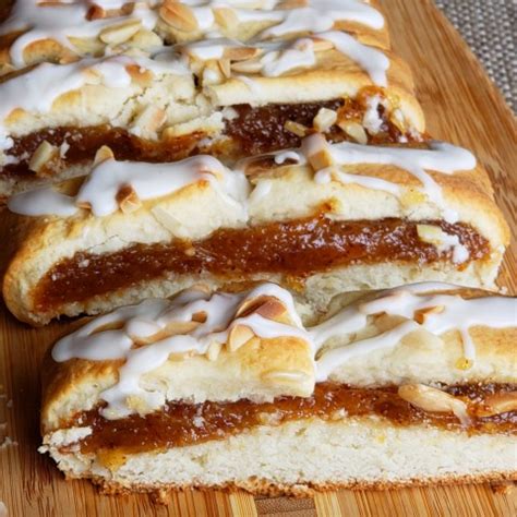 cream-cheese-pastry-with-almond-filling-shockingly image