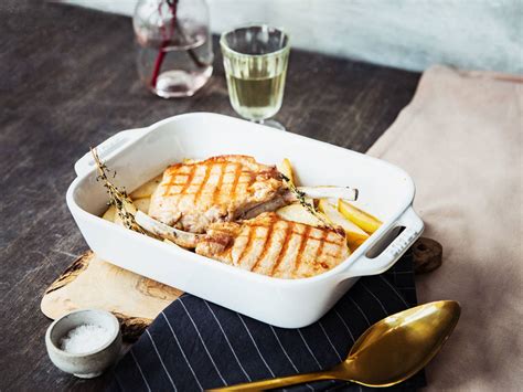 roasted-pork-chops-with-caramelized-pears-and-thyme image