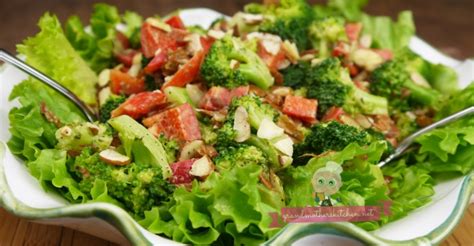 broccoli-and-red-pepper-salad-grandmothers-kitchen image