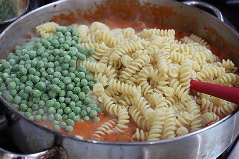 recipe-fusilli-with-italian-sausage-peas-and-creamy image