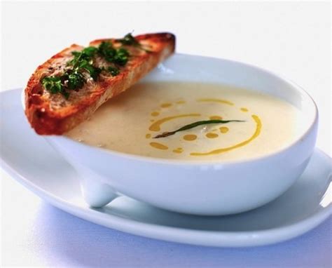 smooth-cauliflower-soup-with-garlic-bread-honest image
