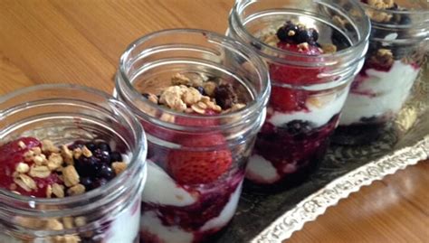 summer-berry-yogurt-parfait-homemade-granola-must-try image