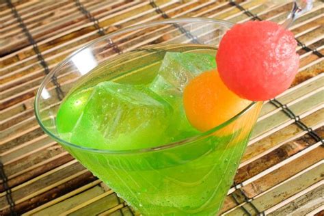midori-drink-recipes-14-vibrant-cocktails image