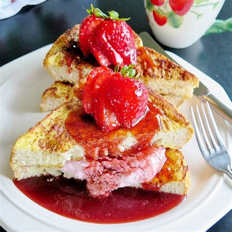 strawberry-cream-cheese-french-toast-cindys image