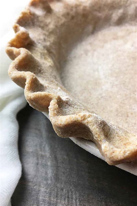 all-butter-whole-grain-spelt-flour-pie-crust-foodal image