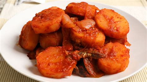 spicy-braised-potatoes-maeun-gamja-jorim image