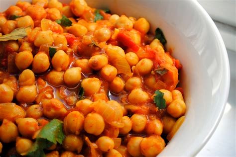 cholay-indian-spiced-chickpea-curry-yvonne-maffei image