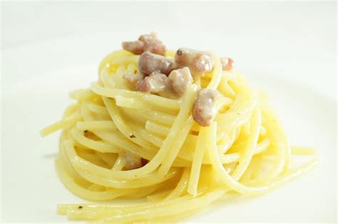 spaghetti-carbonara-the-italian-traditional image