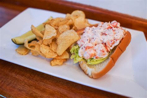 7-great-lobster-rolls-in-maine-to-try-when-visiting image