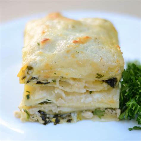 chicken-and-spinach-lasagna-good-in-the-simple image