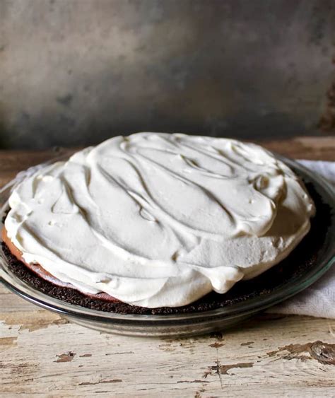 chocolate-cream-pie-with-oreo-crust-the-hungry-bluebird image