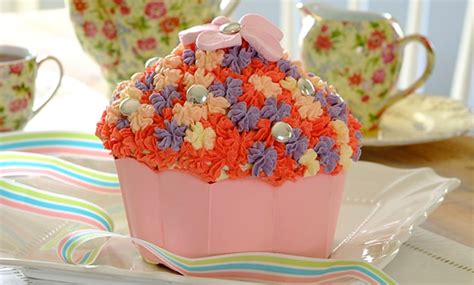 giant-cupcake-recipe-bake-with-stork image