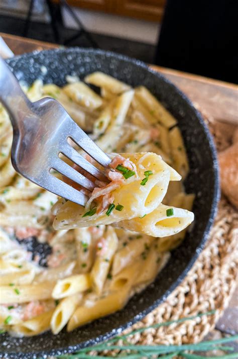 creamy-one-pan-smoked-salmon-pasta-quick-easy image