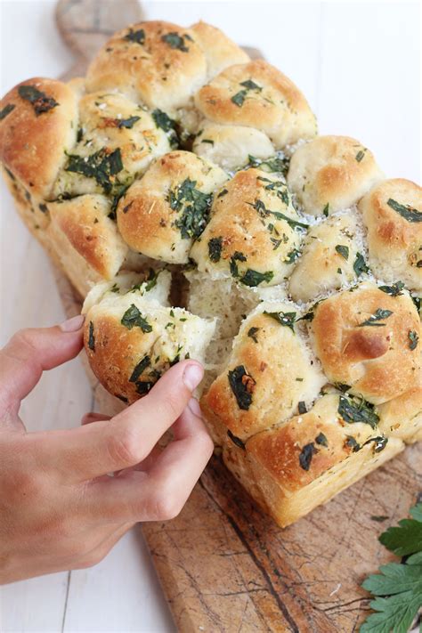 pull-apart-garlic-bread-homemade-garlic-bread image