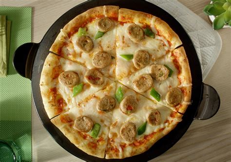 chicken-sausage-pizza-al-fresco image