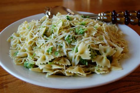 bowtie-pasta-with-broccoli-cooking-mamas image