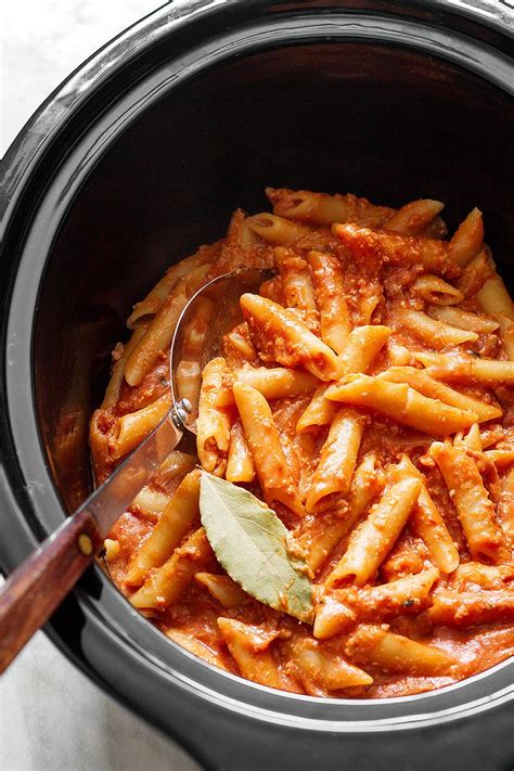 slow-cooker-chicken-bolognese-pasta-eatwell101com image