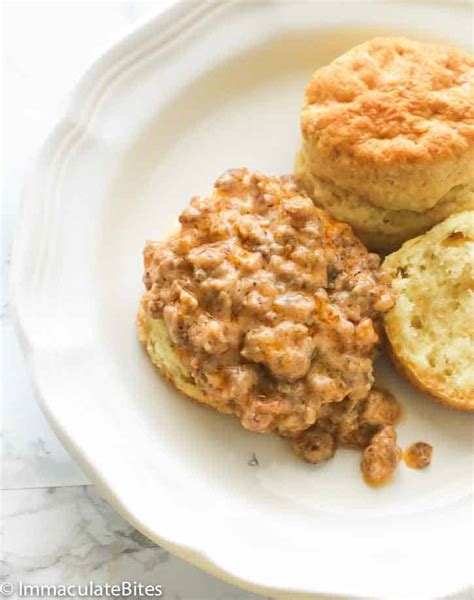biscuits-and-sausage-gravy-immaculate-bites image