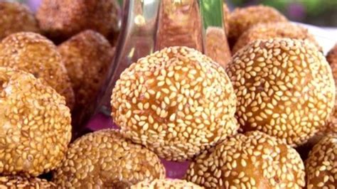 sesame-balls-with-red-bean-paste-and-bananas-recipe-food image