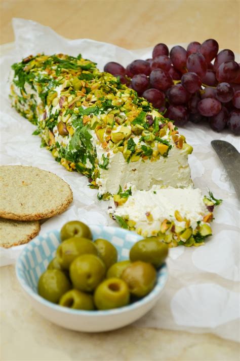 savoury-cheese-log-with-parsley-pistachios-tinned image