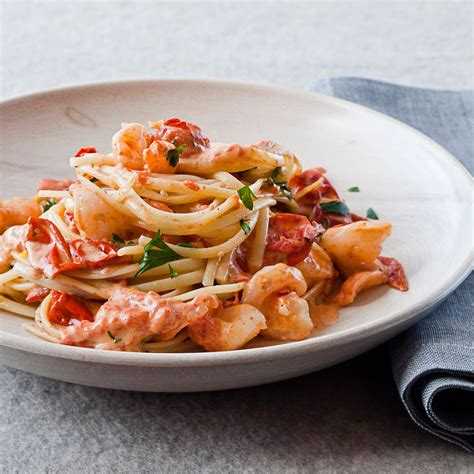linguine-with-shrimp-and-creamy-roasted-tomatoes image