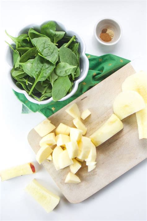 spinach-apple-baby-puree-rich-in-iron-baby-foode image