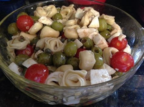 tortellini-pasta-salad-with-balsamic-vinaigrette-dressing image