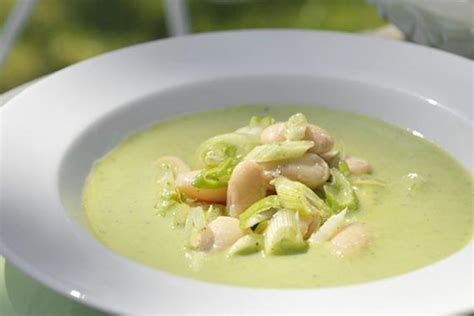 cold-pea-and-mint-soup-fine-dining-lovers image