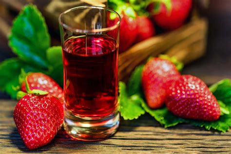 16-fruity-boozy-classic-cordial-liqueur-recipes-click image