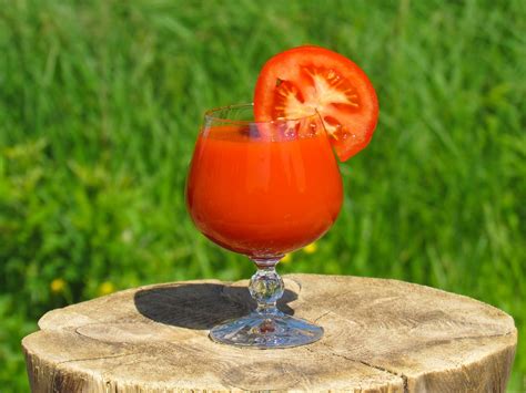 tomato-juice-cocktail-recipe-recipesnet image