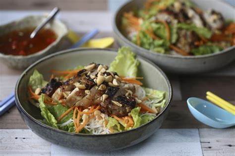 vietnamese-grilled-chicken-with-noodles-bun-ga-nuong image