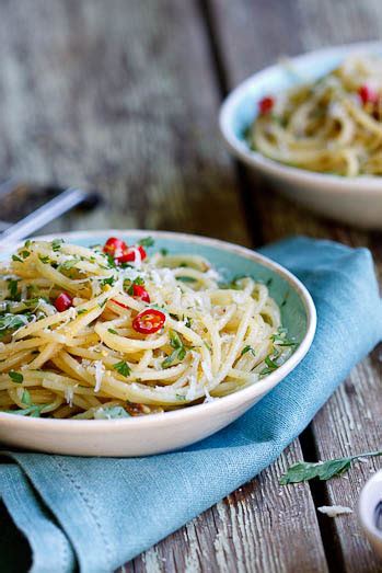 spaghetti-with-anchovies-garlic-lemon-chilli image