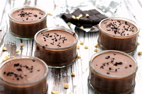 easy-baileys-chocolate-dessert-pots-happy-veggie image
