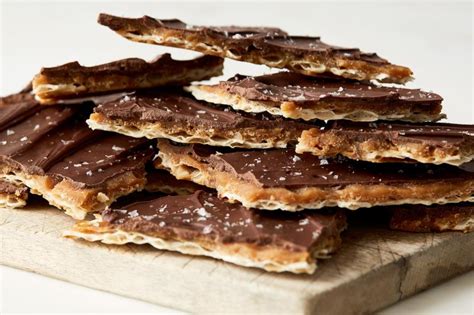 best-chocolate-toffee-matzo-candy-recipes-food image