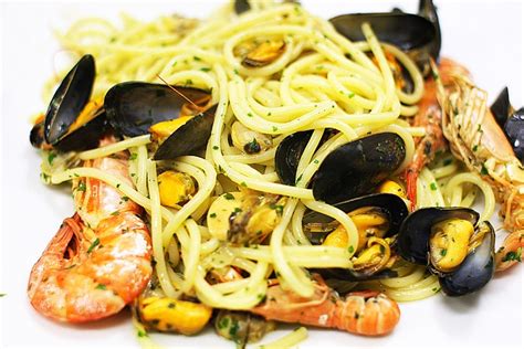 spaghetti-allo-scoglio-seafood-spaghetti image