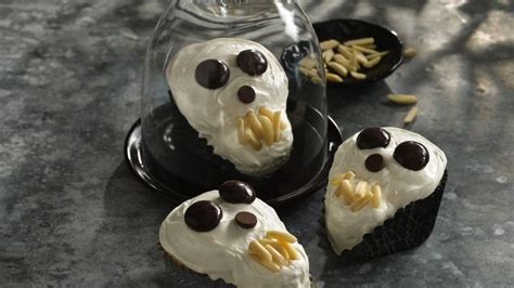 halloween-skull-cupcakes image
