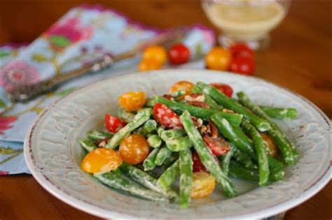 fresh-green-bean-and-tomato-salad-with-creamy image
