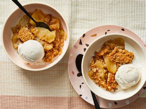 crockpot-apple-crisp-with-oatmeal-recipe-myrecipes image