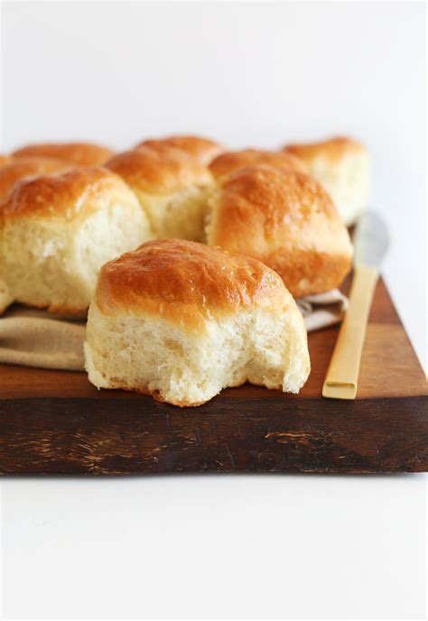 vegan-dinner-rolls-minimalist-baker image