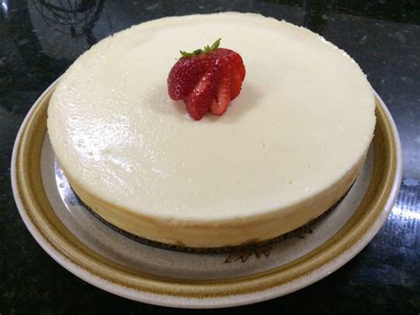 new-york-cheesecake-with-sour-cream-topping image