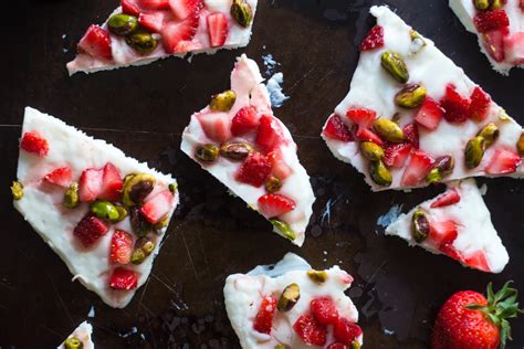 recipe-strawberry-and-pistachio-frozen-yogurt-bark image