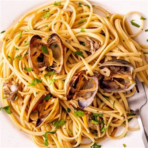 linguine-with-clam-sauce-the-big-mans-world image