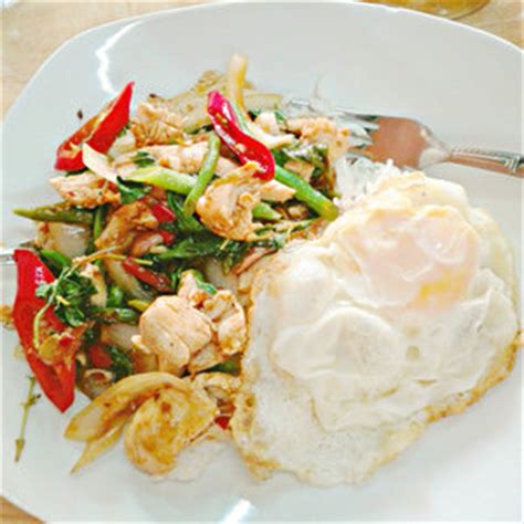 pad-krapow-recipe-thai-stir-fry-basil-thai-food image